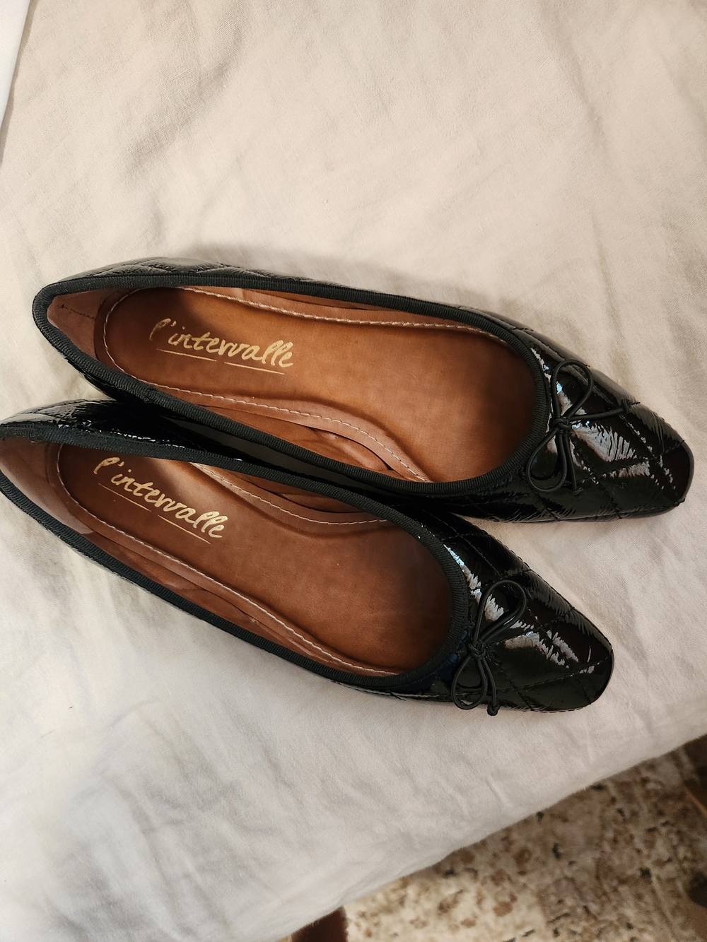 L'INTERVALLE Black Patent Pointed Toe Ballet Flats with Bow